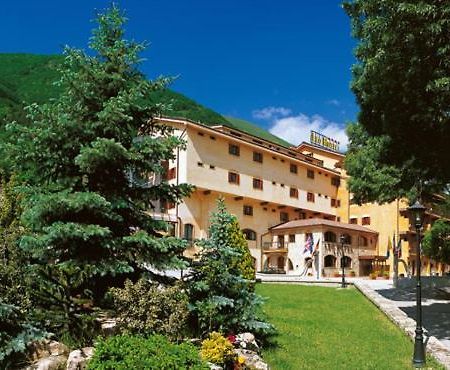 Leo Hotel Leonessa Buitenkant foto