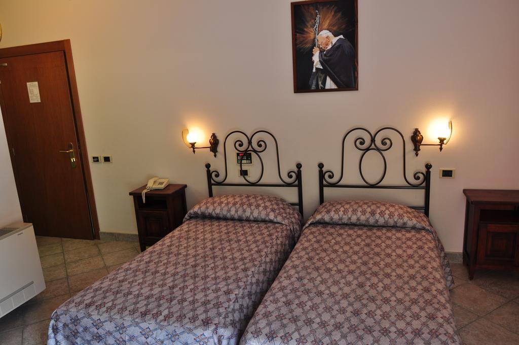 Leo Hotel Leonessa Buitenkant foto